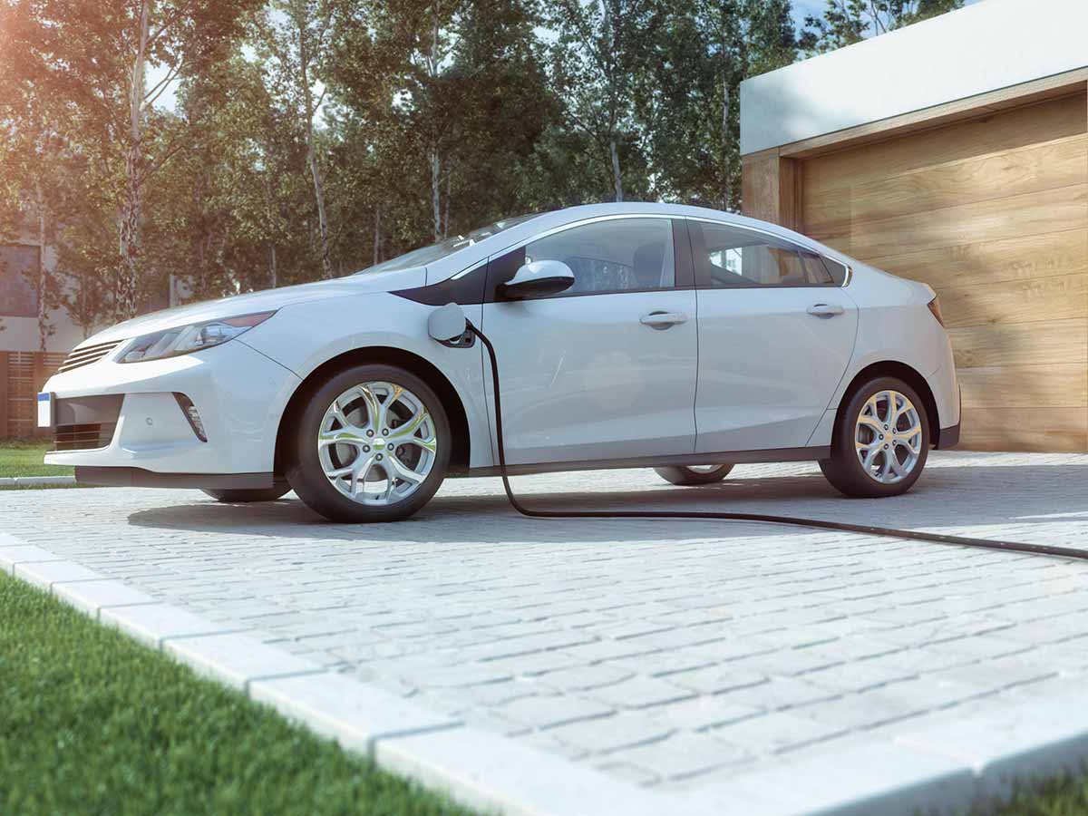 Les voitures électriques et les voitures hybrides offrent des avantages bien distincts; découvrez-les ici.